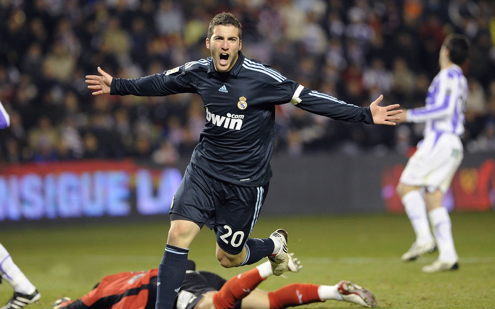 金玟哉，苏格兰与阿尔及利亚之战的攻防转换核心